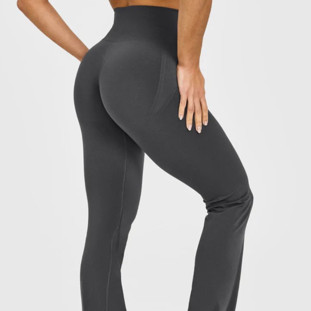 NEW EffortlessLift™ Seamless Flared Bottoms with White Logo Oner Active